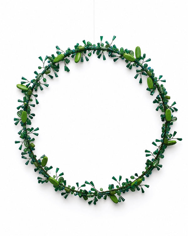 Perlen-Kranz in Grün aus Glasperlen zum Aufhängen, 30 cm von LATÉLIO