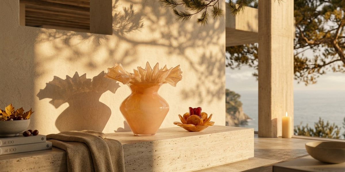 Glasvase Peach große Form und Kerzenhalter Glas Peach zusammen in einem Zuhause, Herbststimmung