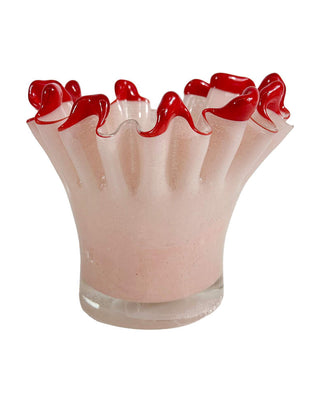 Kleine Glasvase in Rosé mit rotem Rüschenrand, ca. 13 cm, von LATÉLIO