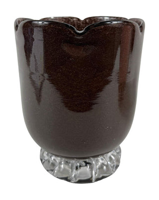Glasvase in Schokobraun mit geschwungenem Rand und klarem Glasfuß, ca. 19 cm, von LATÉLIO