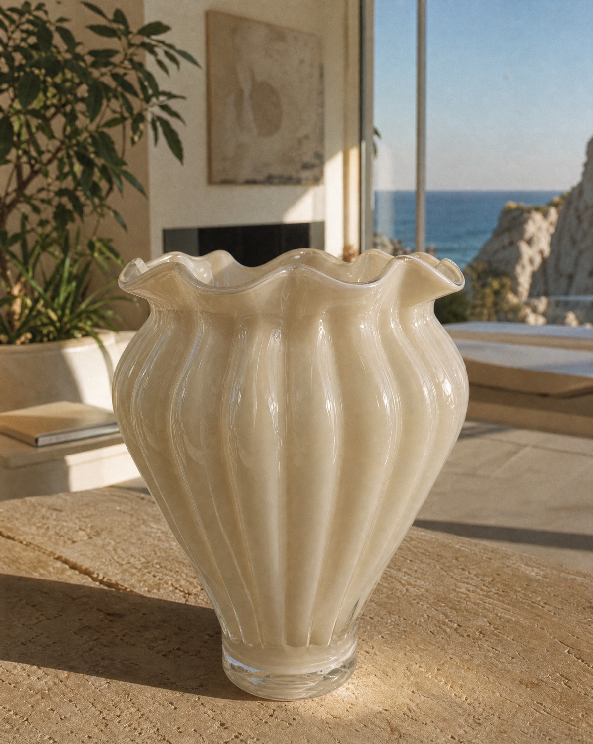 Glasvase Beige Luster — mittlere gerippte Form