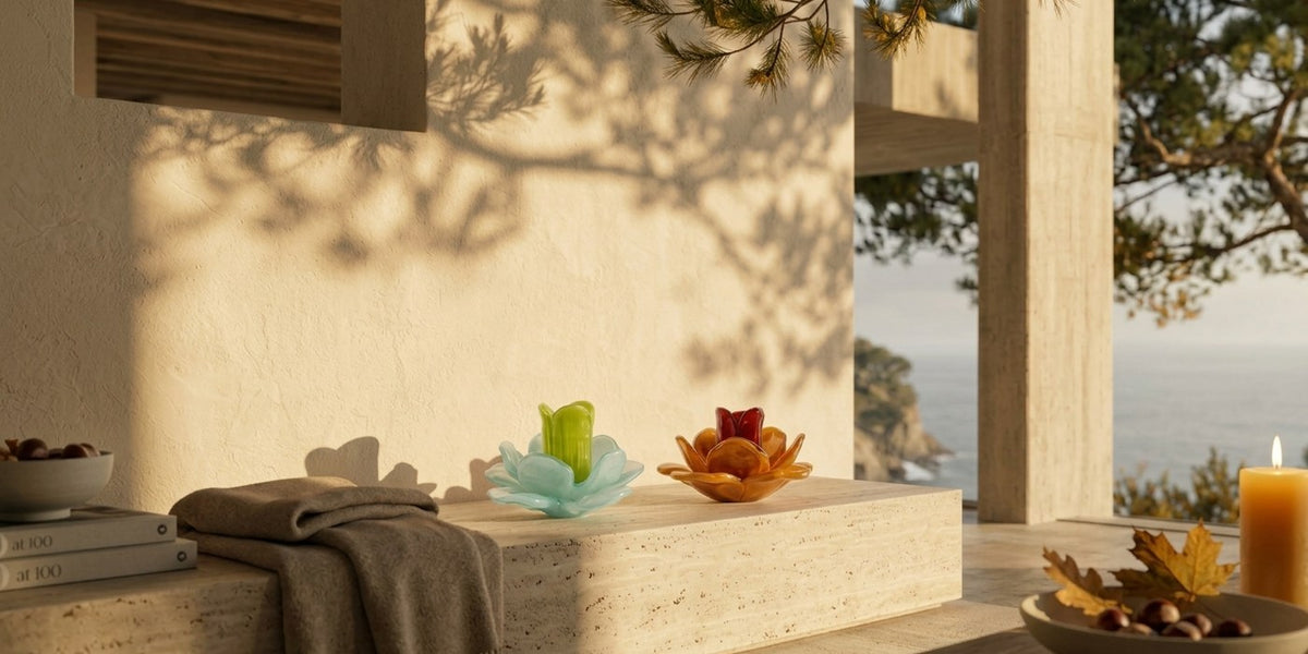 Kerzenhalter Glas Blau und Kerzenhalter Glas Peach zusammen in einem Zuhause, Herbststimmung